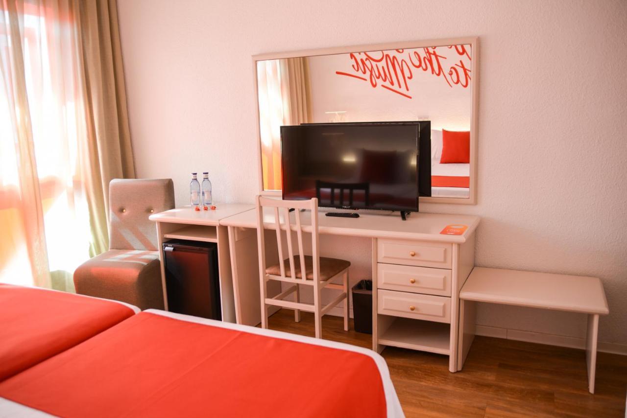 Lloret Vibe Affiliated By Fergus (Adults Only) Lloret de Mar Bagian luar foto