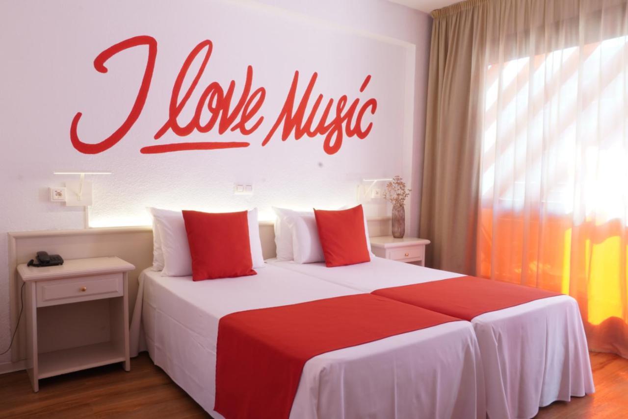 Lloret Vibe Affiliated By Fergus (Adults Only) Lloret de Mar Bagian luar foto