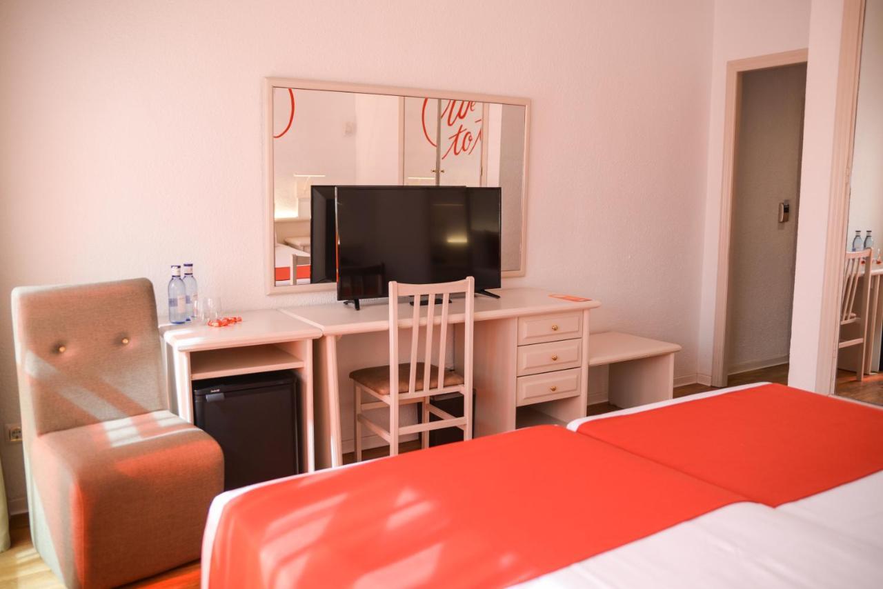Lloret Vibe Affiliated By Fergus (Adults Only) Lloret de Mar Bagian luar foto