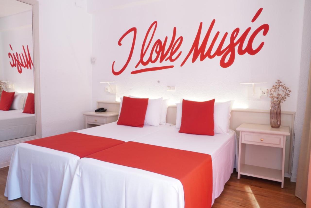 Lloret Vibe Affiliated By Fergus (Adults Only) Lloret de Mar Bagian luar foto